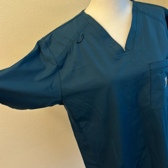 Carhartt FORCE ESSENTIALS V-NECK SHIRTTAIL SCRUB TOP - Picture 3 of 9